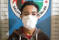 Foto:Tersangka saat diamankan dikantor Satresnarkoba Polres Sumenep