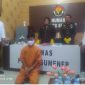 Foto:Kasi Humas Polres Sumenep Akp Widiarti S.,S.H didampingi Kanit Idik 1 IPDA Surat saat konfrensi pers