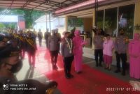 Foto:AKBP Rahman Wijaya S.I.K MH dan Kapolres Baru AKBP Edo Satya Kentriko saat pisah sambut di polres sumenep