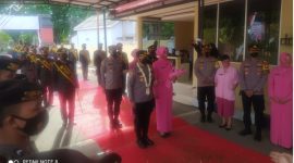 Foto:AKBP Rahman Wijaya S.I.K MH dan Kapolres Baru AKBP Edo Satya Kentriko saat pisah sambut di polres sumenep