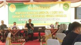 Foto: Ketua PN Sumenep Arie Andhika Adikresna saat mensosialisasikan Perma No 4/2019