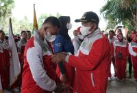 Foto:Bupati Sumenep saat melepas atlet yang akan berlaga pada kejuaraan Porprov Jatim 2022.