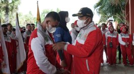 Foto:Bupati Sumenep saat melepas atlet yang akan berlaga pada kejuaraan Porprov Jatim 2022.