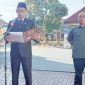 Foto:Ketua PN Sumenep Arie Andhika Adikresna saat menyampaikan pidato ketua MA dihalaman kantor PN setempat. 