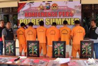 Foto:Tersangka penculikan asal Bangkalan didampingi anggota resmob polres sumenep