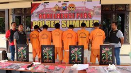 Foto:Tersangka penculikan asal Bangkalan didampingi anggota resmob polres sumenep