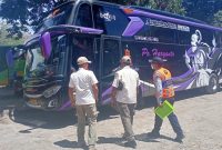 Foto:Tim gabungan saat razia peredaran rokok ilegal di terminal Arya Wiraraja sumenep