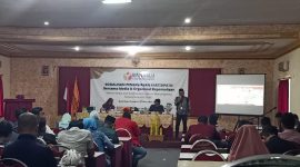 Foto:Rafiqi, S. Hi memberikan materi saat acara sosialisasi pengawasan partisipatif yang dilaksanakan oleh Bawaslu Sumenep