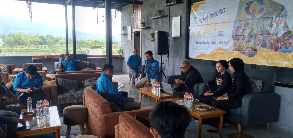 Bincang Santai: KJS dan pelaksana Malang Flower Carnival (MFC) diskusi rencana pelaksanaan even Pelangi di Sumenep tahun 2023. (Foto: Muhammad Fahrul)