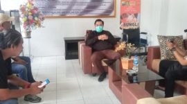 Foto:Awak media saat konfirmasi kepada Kasi Pidsus Kejari Sumenep, Dony SK, SH.MH