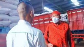 Foto:Bupati Sumenep saat melakukan sidak pupuk bersubsidi 