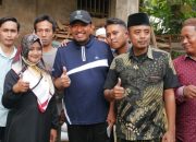 Hadir Ditengah Petani, Bupati Fauzi Bagikan Pupuk Gratis Hadir Ditengah Petani, Bupati Fauzi Bagikan Pupuk Gratis
