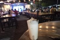 Lotus cafe rame pengunjung 