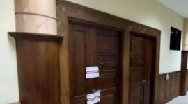Salah satu ruang kerja di kantor DPRD Jatim yang disegel KPK. (foto: Heri Wicaksana)