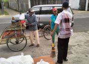Jumat Legi, Lotus Cafe Berbagi Berkah