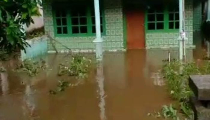 Masyarakat Minta Pemerintah Hadir Tangani Banjir di Desa Torjek yang Sampai Genangi Rumah Warga