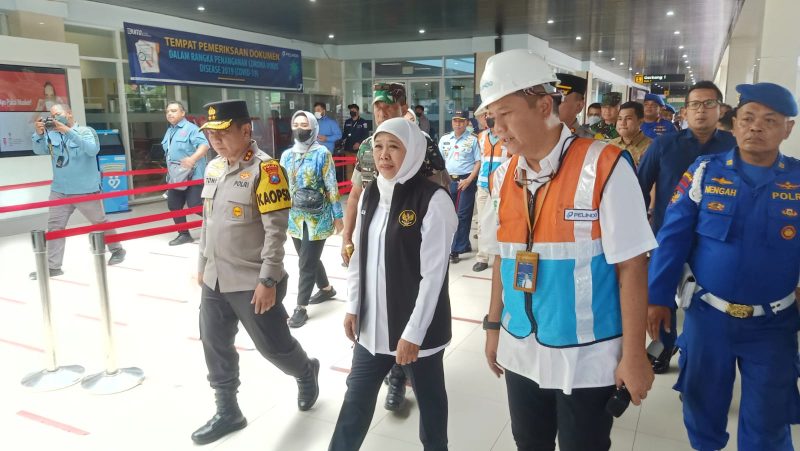 Gubernur dan Forkopimda Jatim pantau arus penumpang di Terminal GSN Surabaya jelang libur Nataru. (Foto: Heri Wicaksana)