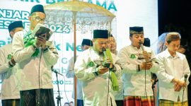 Santri Jombang pendukung Ganjar menggelar dzikir dan shalawat di Ponpes Teknologi Jombang, Jawa Timur. (Foto: Heri Wicaksono)