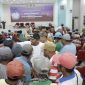 Bahagia, ratusan abang becak mengelilingi bupati fauzi