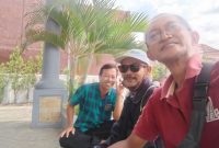 Ki Demang, tengah berkacamata. (Foto Istimewa)