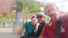 Ki Demang, tengah berkacamata. (Foto Istimewa)