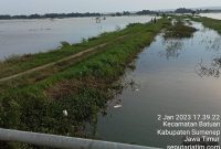 Foto:Banjir yang menggenangi sawah di Desa torbang