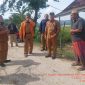Foto:Moment Kepala DKPP Sumenep saat mengunjungi petani yang terdampak banjir di Desa Sendir kecamatan lenteng