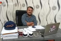 Rafiqi, Divisi SDM dan foto: Parmas KPU Sumenep ini. 