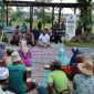 Foto:Acara jumat curhat yang diadakan oleh Kapolres Sumenep dengan para pemulung