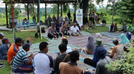 Foto:Acara jumat curhat yang diadakan oleh polres Sumenep dengan para pemulung