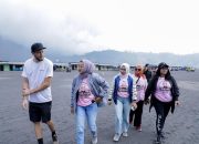 Srikandi Ganjar Jatim Gelar Pelatihan Bahasa Inggris dan Praktek Jadi Tour Guide di Bromo Srikandi Ganjar Jatim Gelar Pelatihan Bahasa Inggris dan Praktek Jadi Tour Guide di Bromo
