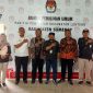Foto:Anggota KPU Sumenep saat monitoring pelaksanaan tes wawancara di PPK Lenteng