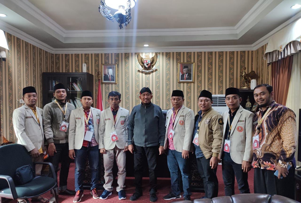 Pemuda muhammadiyah Sumenep foto bersama dengan Bupati Sumenep