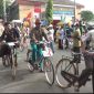 Ratusan anggota Kosti Sumenep meriahkan HUT yang ke-15 dengan konvoi keliling kota, Minggu 12/02/2023. (Foto: Indra)