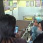 Bayi yang dibuang mendapatkan perawatan di inkubator Puskesmas Batuan. (Foto: Didik)