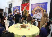 Diiringi Isak Tangis, Bupati Sampang Berangkatkan Belasan Kaum Dhuafa Umroh Gratis Diiringi Isak Tangis, Bupati Sampang Berangkatkan Belasan Kaum Dhuafa Umroh Gratis