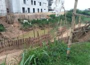 Tebing Sungai di Desa Babbalan Ambles, Diduga Akibat Paku Bumi Proyek Pembangunan Ini Tebing Sungai di Desa Babbalan Ambles, Diduga Akibat Paku Bumi Proyek Pembangunan Ini