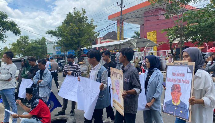 Mahasiswa Demo Kantor Bupati, Tuntut Program Batik ASN Dihentikan