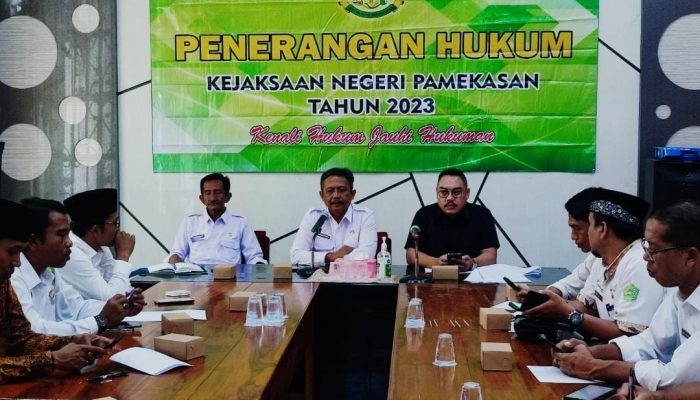 Kejari Pamekasan Berikan Sosialisasi Penerangan Hukum Realisasi Keuangan Desa di Kantor DPMD