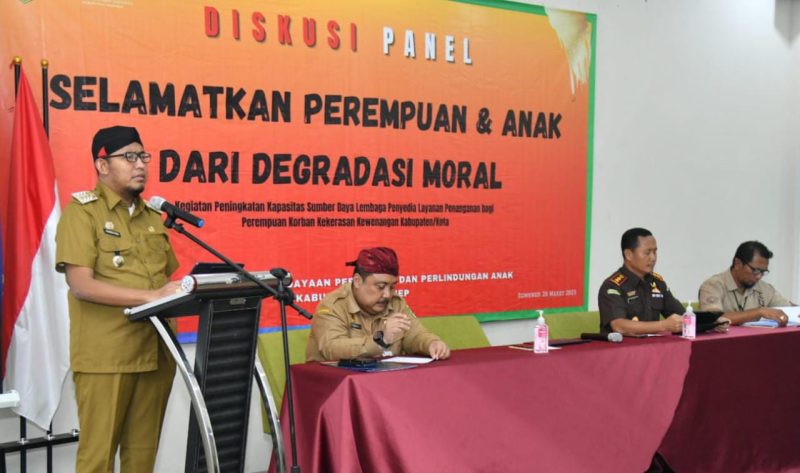 Ket:Bupati Fauzi saat membuka acara di hotel De Bagraf