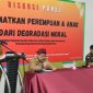 Ket:Bupati Fauzi saat membuka acara di hotel De Bagraf