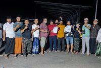 Foto:Puluhan wartawan kawal dugaan penganiayaan yang diduga dilakukan oleh eks Kades Batuampar, Kecamatan Guluk-Guluk