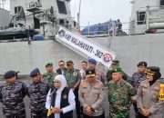 Pangdam dan Gubernur Jatim Lepas KRI Malahayati Angkut Bantuan Sembako ke Masalembu Pangdam dan Gubernur Jatim Lepas KRI Malahayati Angkut Bantuan Sembako ke Masalembu