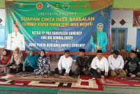 Foto:Ketua TP. PKK Kabupaten Sumenep didampingi Bupati Fauzi beserta Kepala OPD saat melaunching program ASUPAN CINTA di Desa Babbalan, kecamatan batuan. 