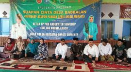 Foto:Ketua TP. PKK Kabupaten Sumenep didampingi Bupati Fauzi beserta Kepala OPD saat melaunching program ASUPAN CINTA di Desa Babbalan, kecamatan batuan. 