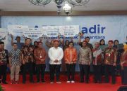 Foto Dengan Menteri, Pengrajin Keris Sumenep Kecewa Bantuan KUR Bank Jatim Rp 500 Juta Cuma Janji Foto Dengan Menteri, Pengrajin Keris Sumenep Kecewa Bantuan KUR Bank Jatim Rp 500 Juta Cuma Janji