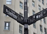 Kepanikan bank mereda di Wall Street. Selanjutnya: Kepanikan Fed Kepanikan bank mereda di Wall Street. Selanjutnya: Kepanikan Fed