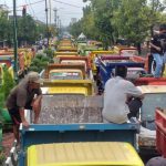 Ratusan dum truck yang memadati kantor DPRD Sumenep