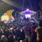 Foto:Warga memadati area taman bunga sisi timur saat peluncuran logo hari jadi kabupaten Sumenep ke 755