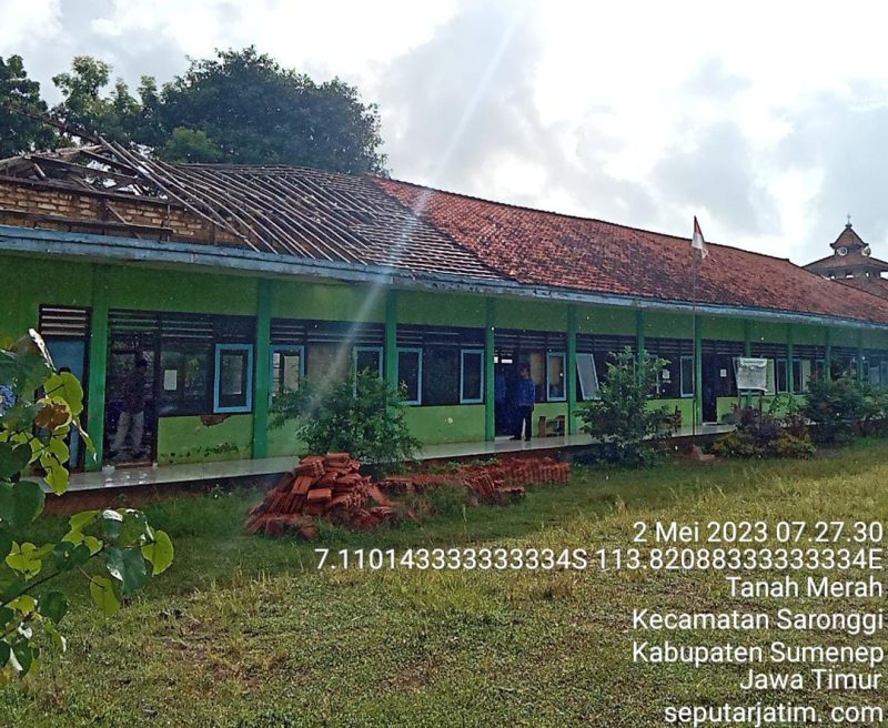 Foto:Kondisi bangunan SD. Tana Merah 3 yang sangat memprihatinkan